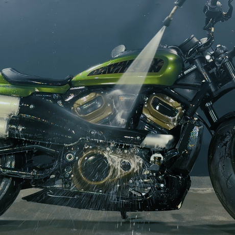 Motorrad glänzend halten: So reinigen und pflegen Sie Ihre Maschine richtig